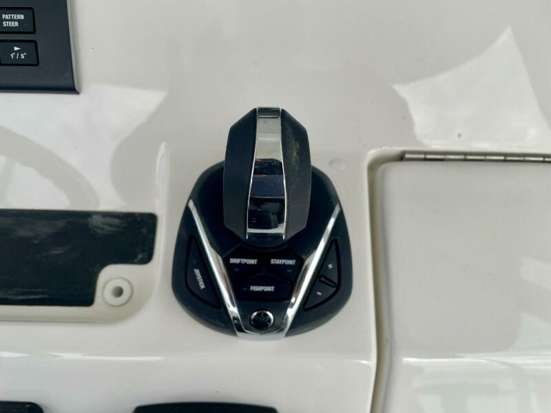 28' 2023 Regulator 28FS