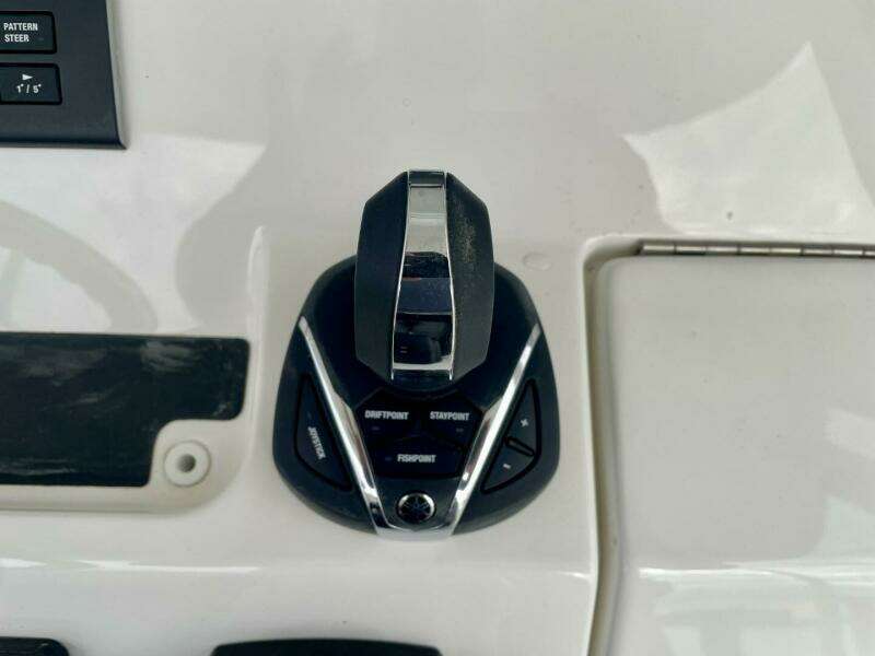 R amp R 28ft Regulator Yacht For Sale