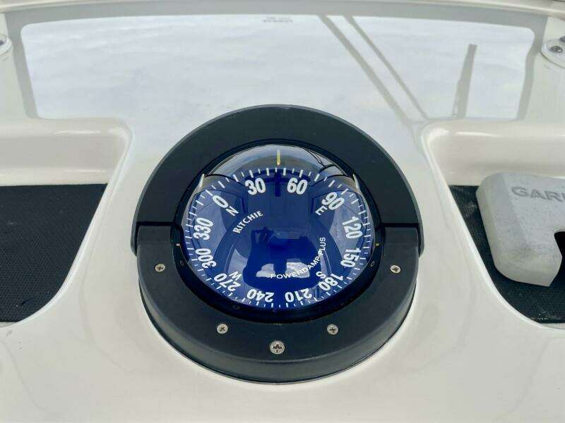 R amp R 28ft Regulator Yacht For Sale