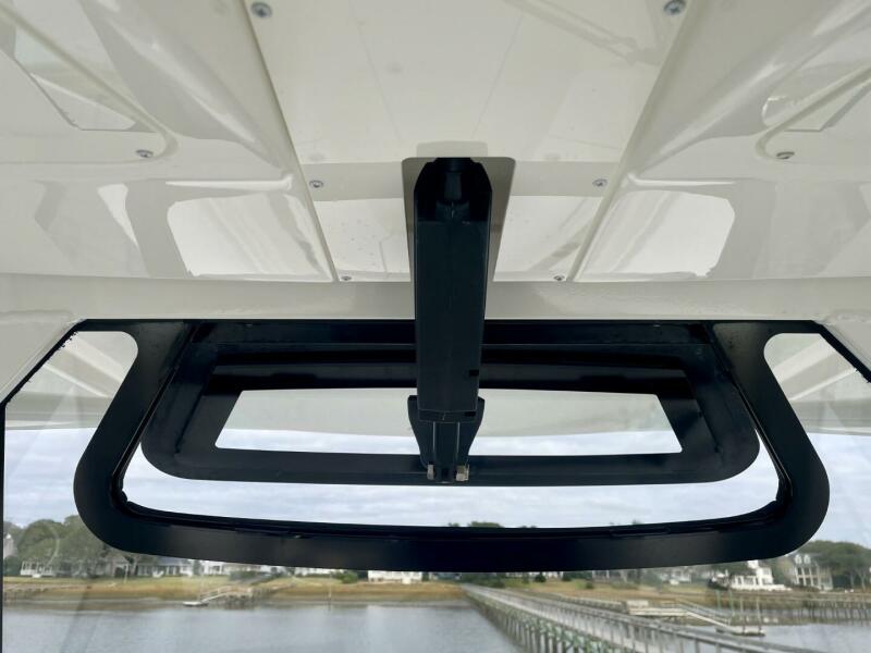 28' 2023 Regulator 28FS