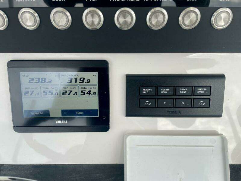 R amp R 28ft Regulator Yacht For Sale