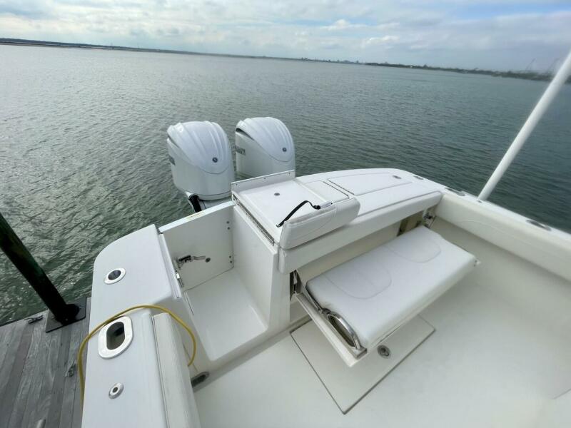 28' 2023 Regulator 28FS