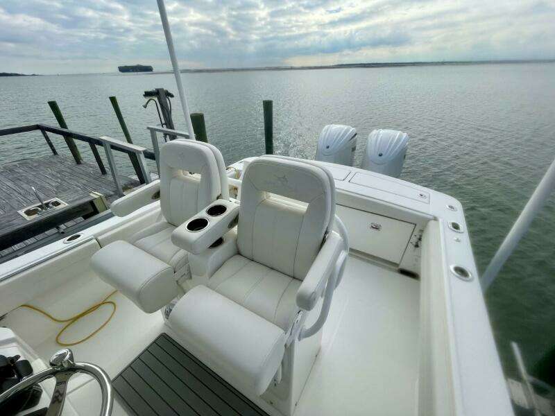 R amp R 28ft Regulator Yacht For Sale