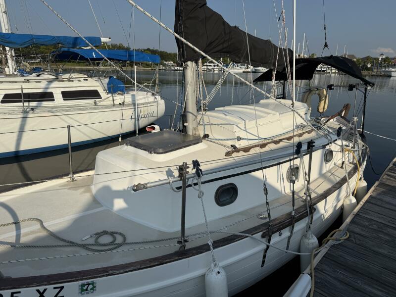25' 1977 Pacific Seacraft 25