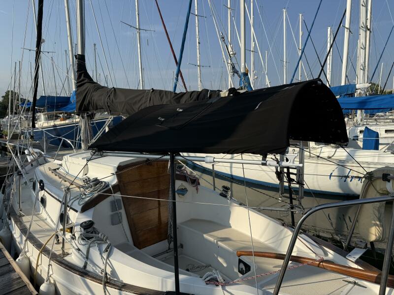 25' 1977 Pacific Seacraft 25