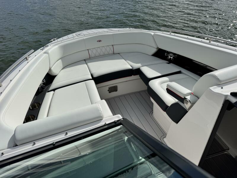 29' 2023 Regal 29 OBX