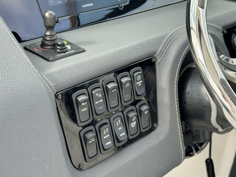 29' 2023 Regal 29 OBX