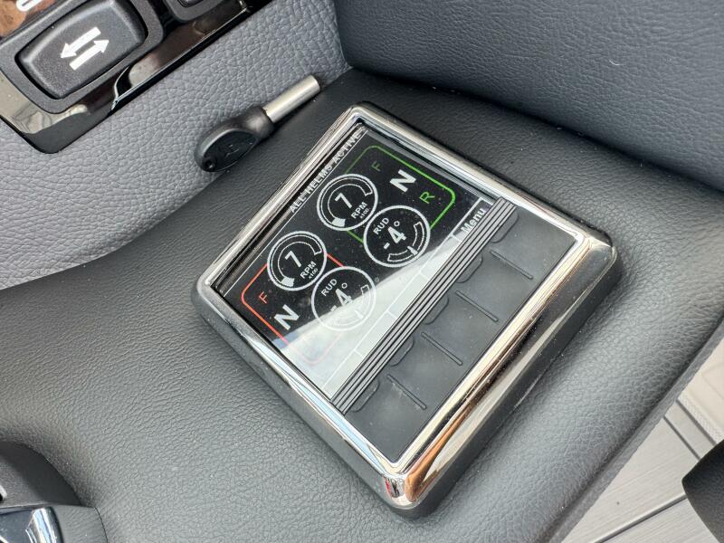 29' 2023 Regal 29 OBX