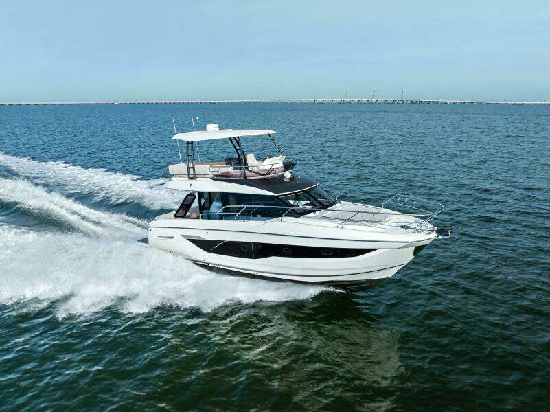 026 Prestige F4.3 Flybridge 