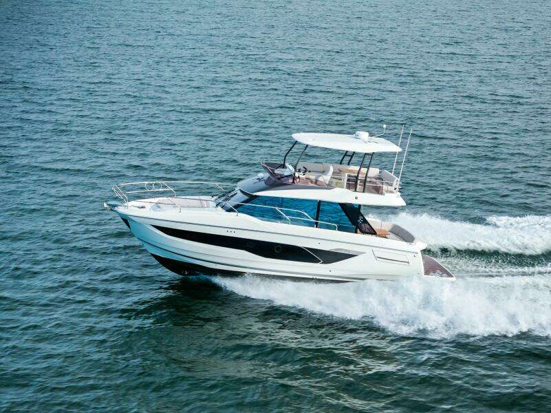 026 Prestige F4.3 Flybridge 