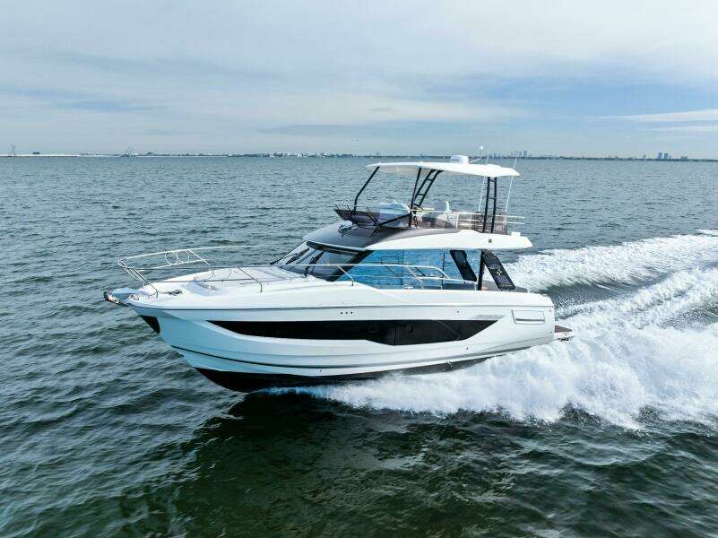 026 Prestige F4.3 Flybridge 