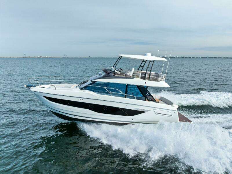 026 Prestige F4.3 Flybridge 