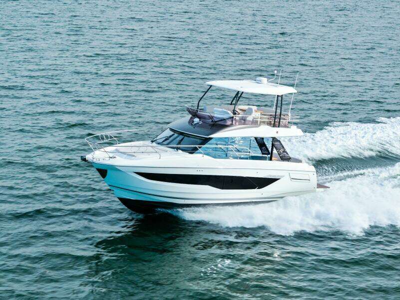 026 Prestige F4.3 Flybridge 