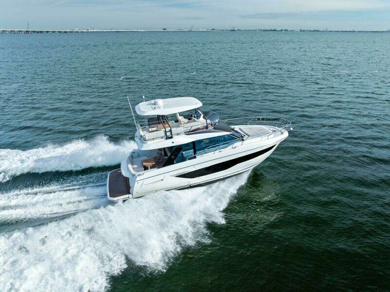 026 Prestige F4.3 Flybridge 