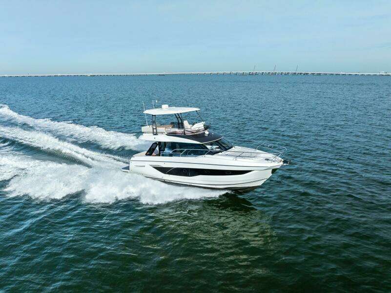 026 Prestige F4.3 Flybridge 