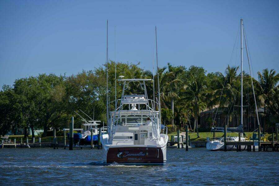 Luhrs 37 Date Night Keeping It Reel - Exterior Profile