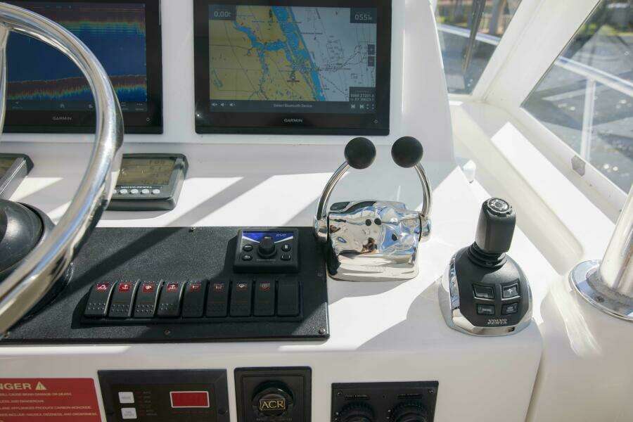 Luhrs 37 Date Night Keeping It Reel - Exterior Helm