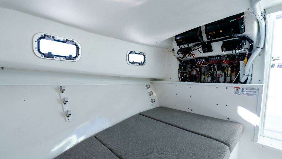 31ft Steiger Craft Yacht For Sale