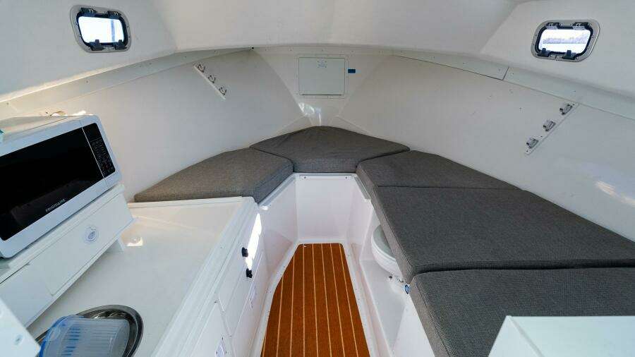 31ft Steiger Craft Yacht For Sale