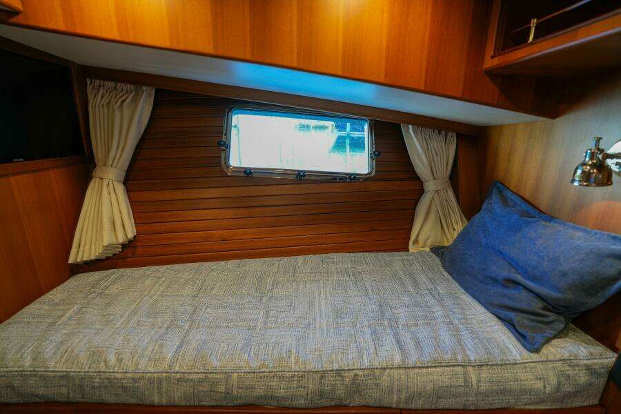 039 Guest Stateroom Facing Starboard