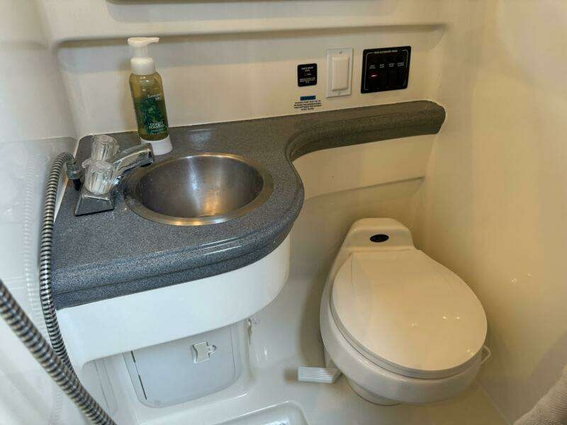 26ft Wellcraft Yacht For Sale