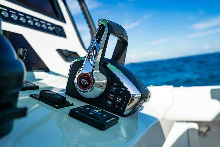 34ft Reef Runner Yacht For Sale