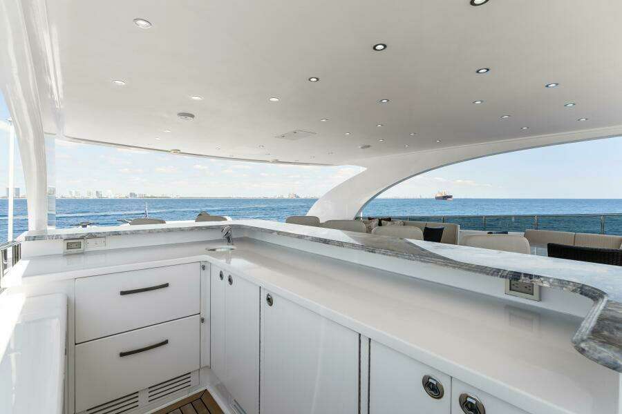 2013 125' Hargrave Raised Pilothouse - Mesmerize