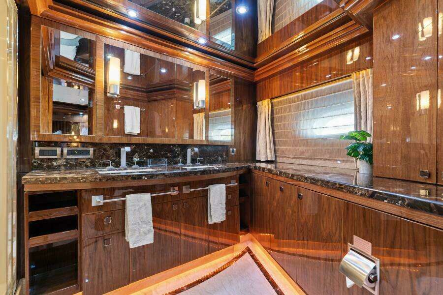 2013 125' Hargrave Raised Pilothouse - Mesmerize