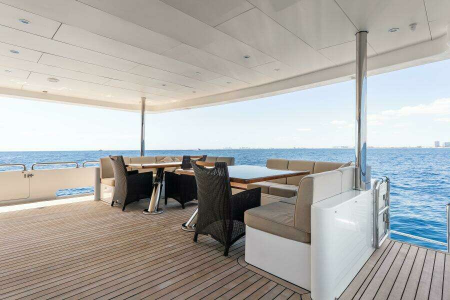 2013 125' Hargrave Raised Pilothouse - Mesmerize