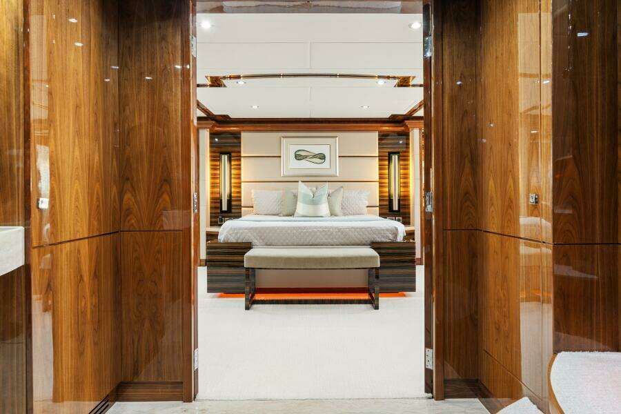 2013 125' Hargrave Raised Pilothouse - Mesmerize