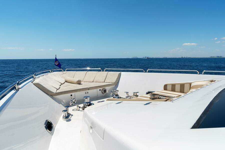 2013 125' Hargrave Raised Pilothouse - Mesmerize