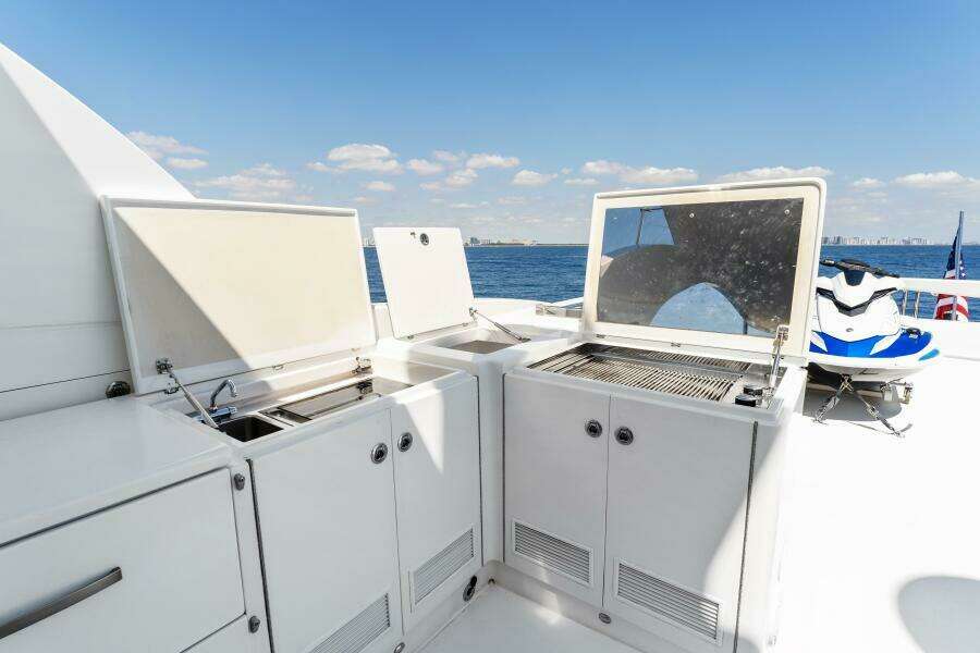2013 125' Hargrave Raised Pilothouse - Mesmerize