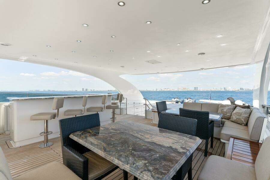 2013 125' Hargrave Raised Pilothouse - Mesmerize