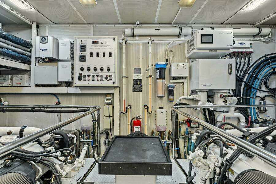 2013 125' Hargrave Raised Pilothouse - Mesmerize