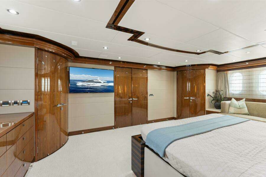 2013 125' Hargrave Raised Pilothouse - Mesmerize