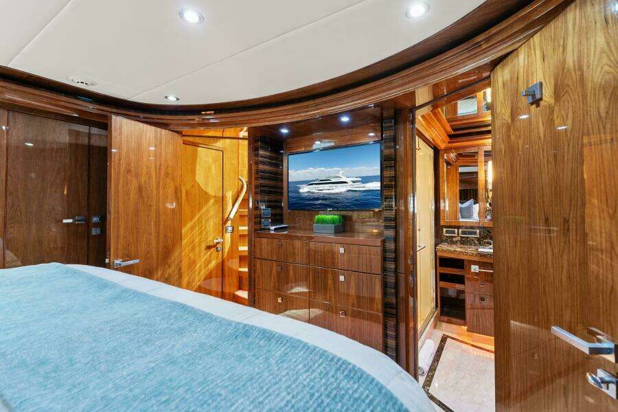 2013 125' Hargrave Raised Pilothouse - Mesmerize