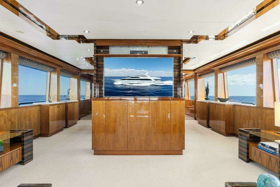 2013 125' Hargrave Raised Pilothouse - Mesmerize