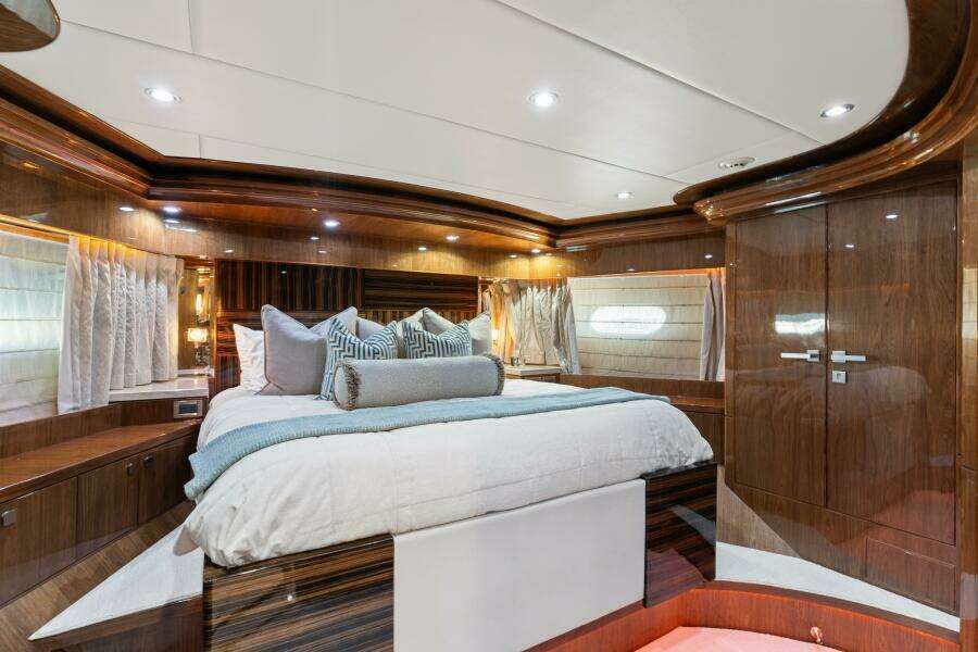 2013 125' Hargrave Raised Pilothouse - Mesmerize