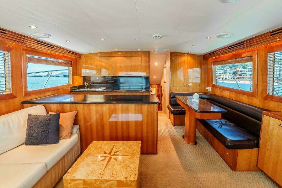 2004 Hatteras 54 Convertible  Salon