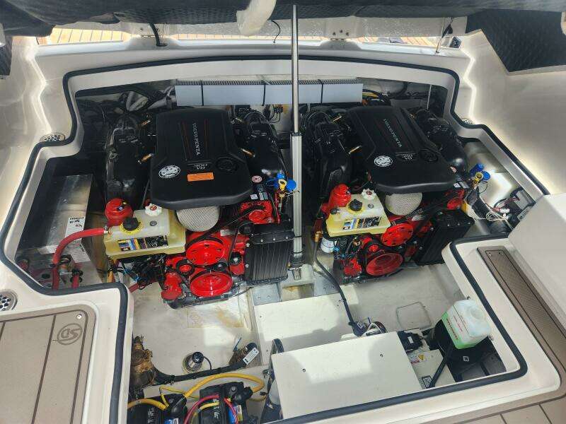 Black Diamond 33ft Chaparral Yacht For Sale