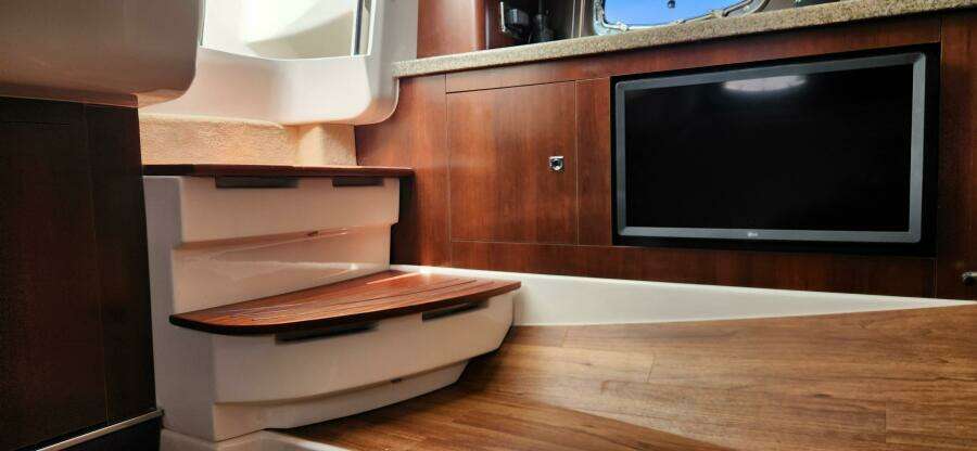 Black Diamond 33ft Chaparral Yacht For Sale