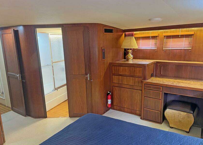 Longtail 58ft Hatteras Yacht For Sale