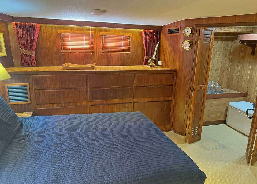 Longtail 58ft Hatteras Yacht For Sale
