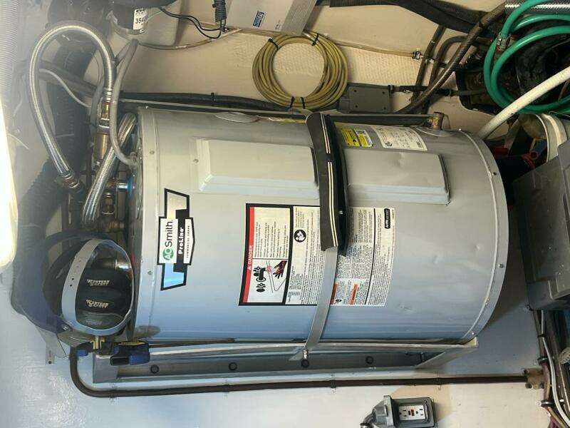 Longtail 58ft Hatteras Yacht For Sale