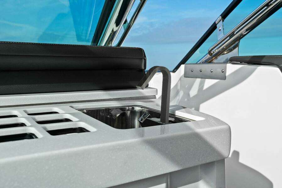 2023 Monterey 385 SS - Sink