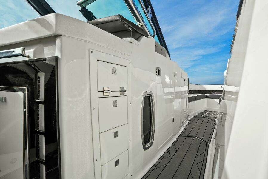 2023 Monterey 385 SS - Storage