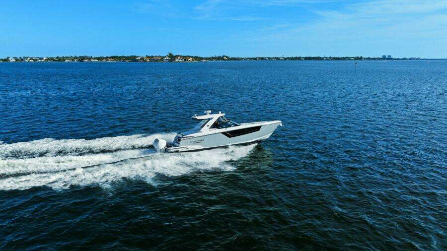 2023 Monterey 385 SS - Profile