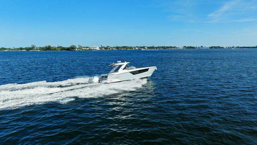 2023 Monterey 385 SS - Profile