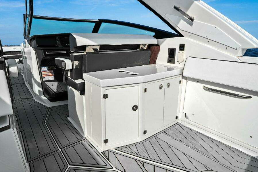 2023 Monterey 385 SS - Storage