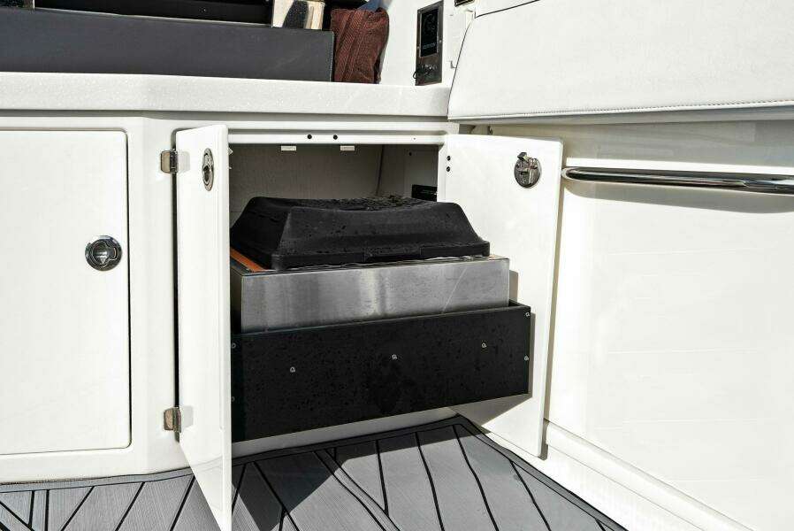 2023 Monterey 385 SS - Storage 